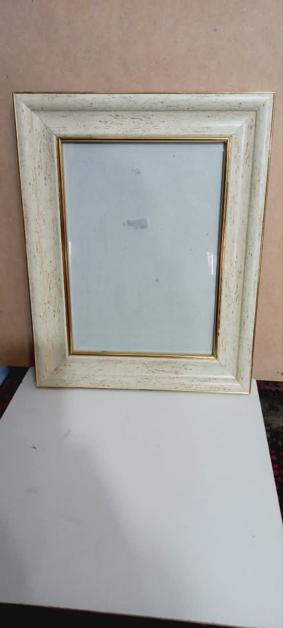 قاب عکس رنگ کرم‌اندازه A4